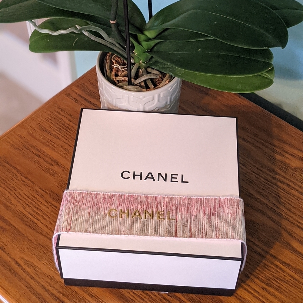 Chanel Christmas gift square box New
